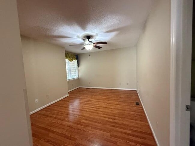 Building Photo - 222- Hanover Place Bev Roberts Rentals and...