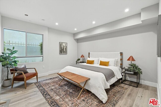 Building Photo - 1326 Centinela Ave