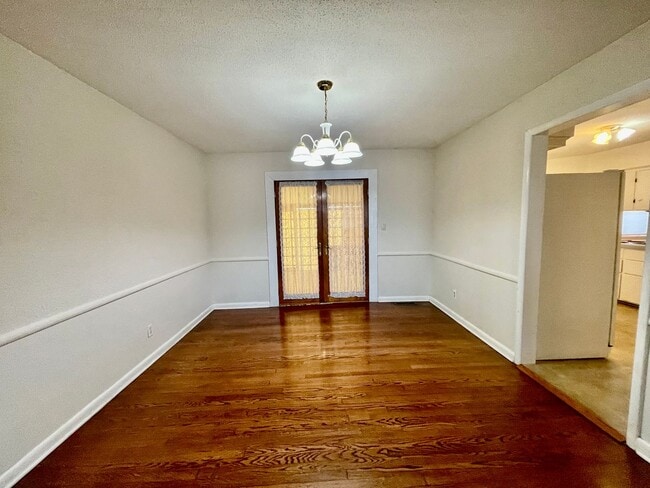 Building Photo - 1805 S Valley Rd Ave