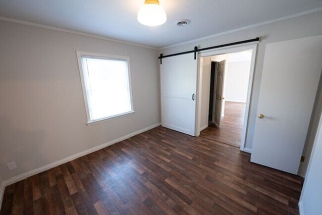 Building Photo - 2240 McClung Ave