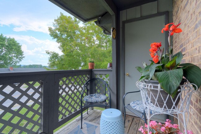 Patio/Balcony - 855 Claytor Sq