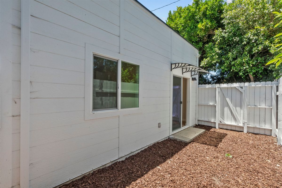 Building Photo - 1745 1/2 West 39th Street