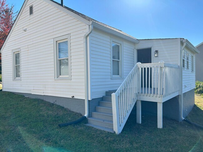 Building Photo - 2923 Old Greensboro Rd