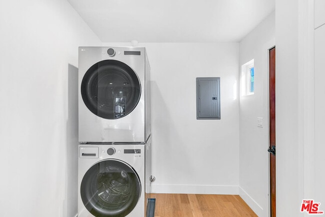 Building Photo - 3062 Field Ave