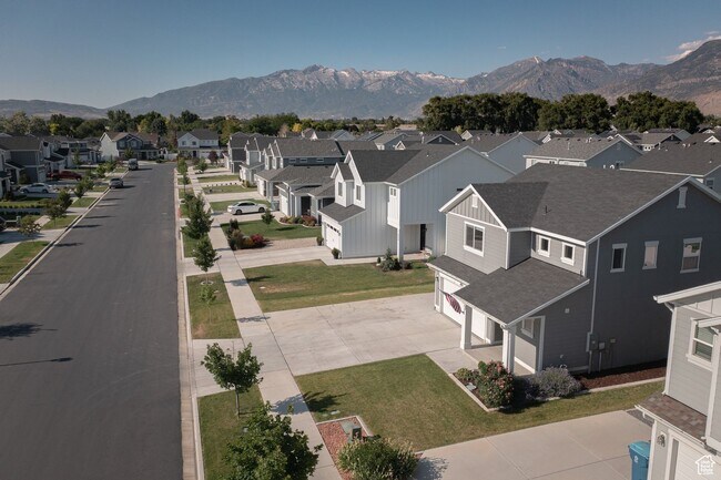 Building Photo - 455 S 390 W