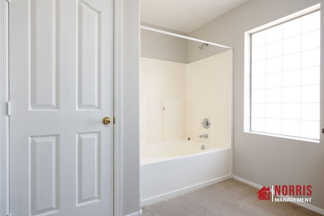 Building Photo - Beautiful Large Home in Casa Grande