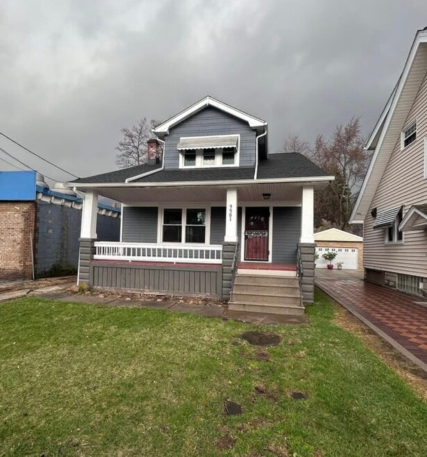 Building Photo - 9501 Rosewood Ave
