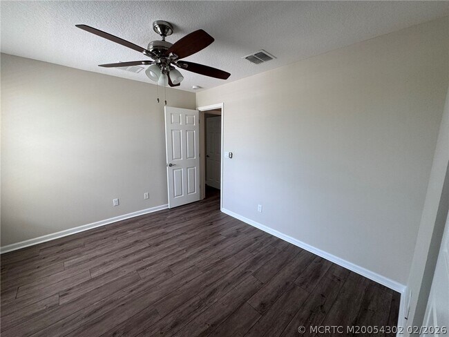 Building Photo - 11239 SW Barton Way