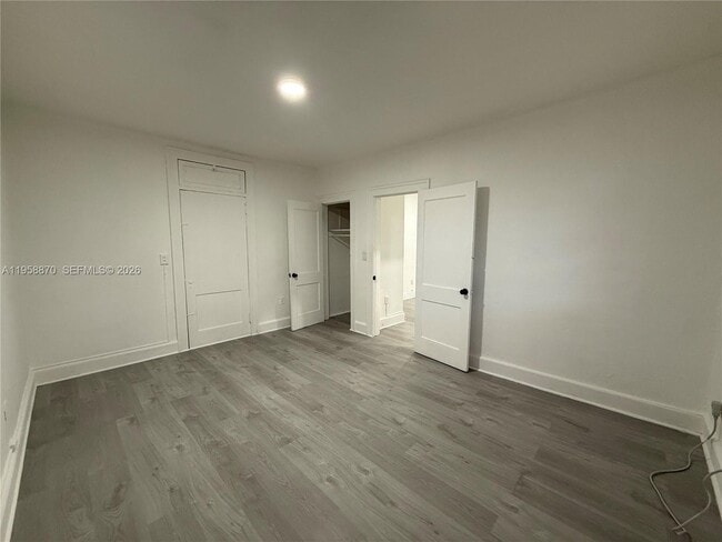 Building Photo - 1560 SW 5th St