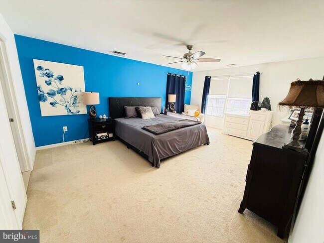 Building Photo - 16108 Kennedy St