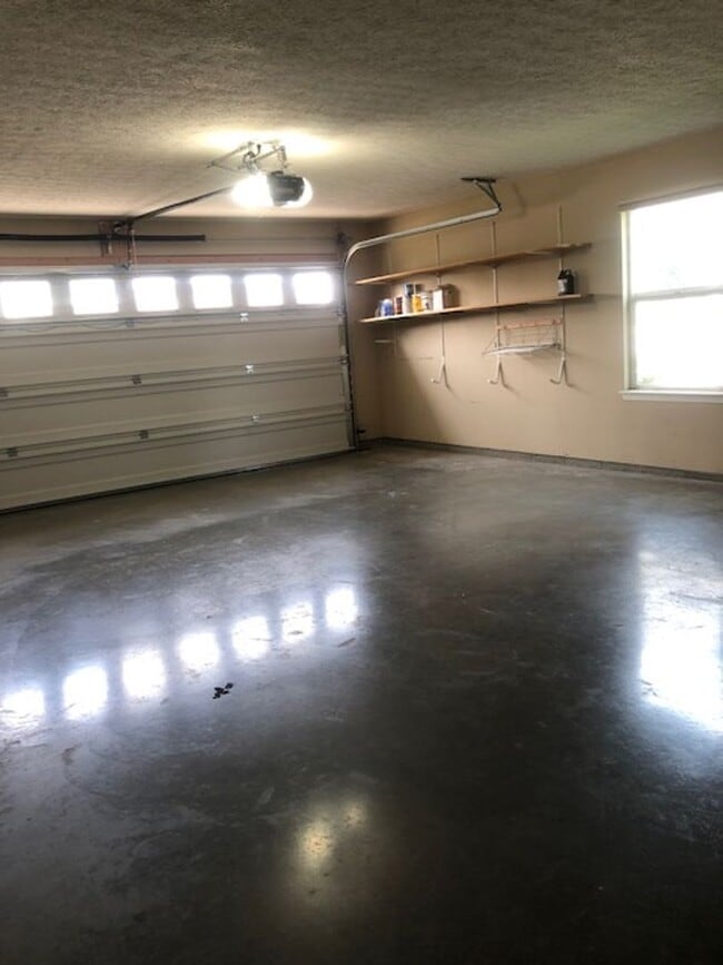 Building Photo - STONES CROSSING...3 Bed 2 Bath