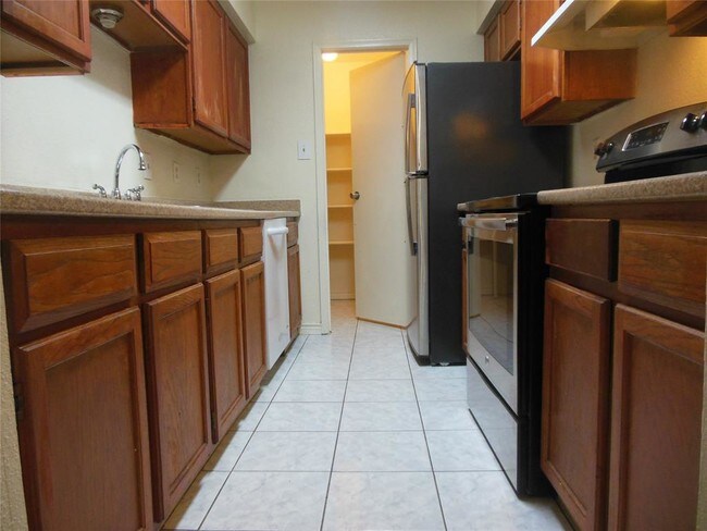 Building Photo - 6500 Sands Point Dr