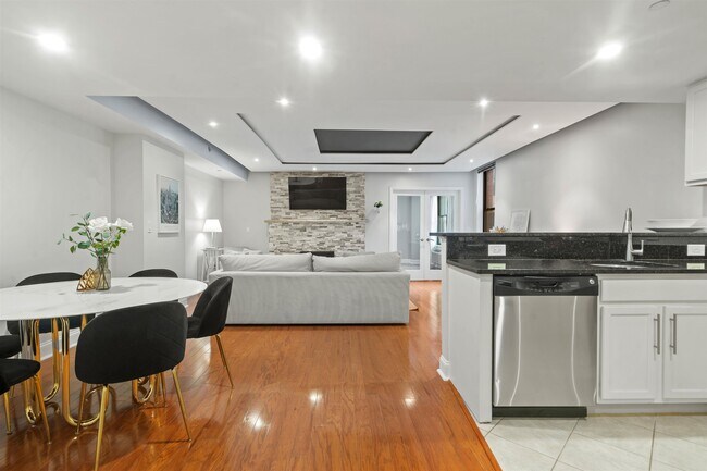 Building Photo - 4301 Park Ave