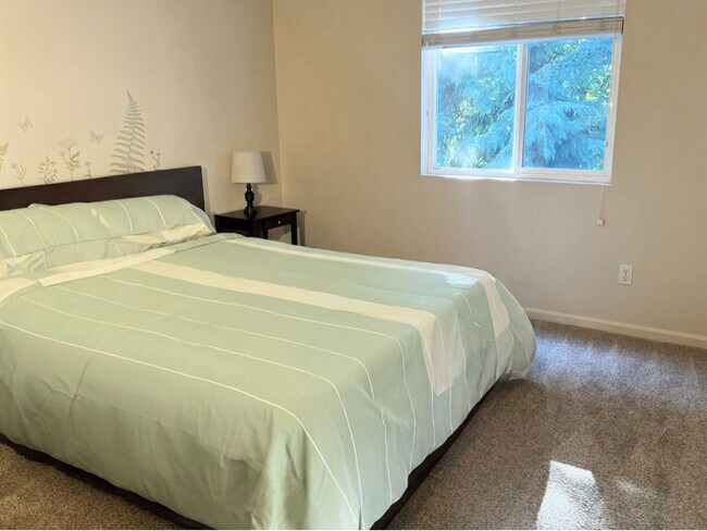 Building Photo - 723 N 8th St