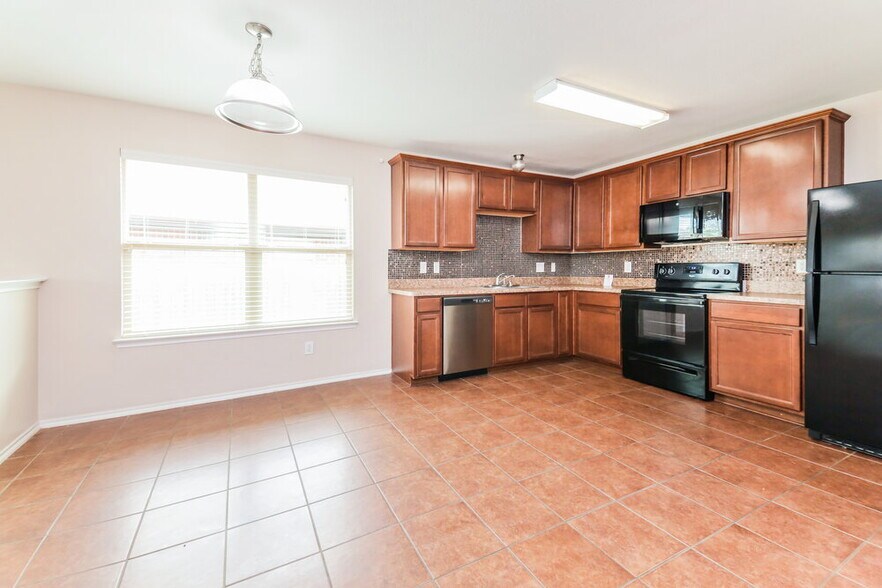 Building Photo - 2033 Club Oak Dr