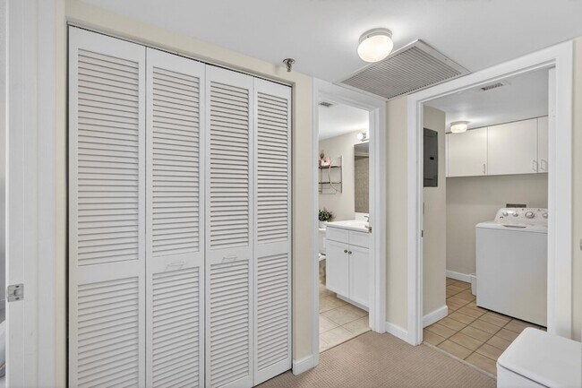 Building Photo - 1190 Jimmy Buffett Mem Hwy