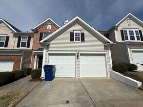 Building Photo - Charming 3BD, 2.5BA Raleigh Townhome with a Fenced Yard Near Shopping, Dining, Interstates, and R...