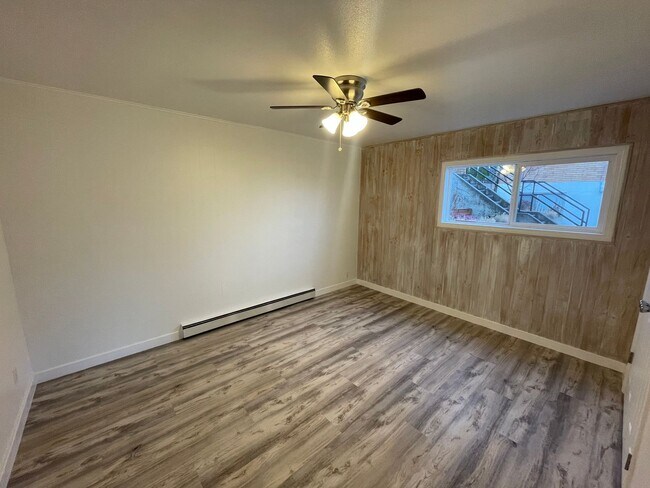 Building Photo - Moore (1321 SE 9th Ave &amp; 1320 SE 10th Ct.)