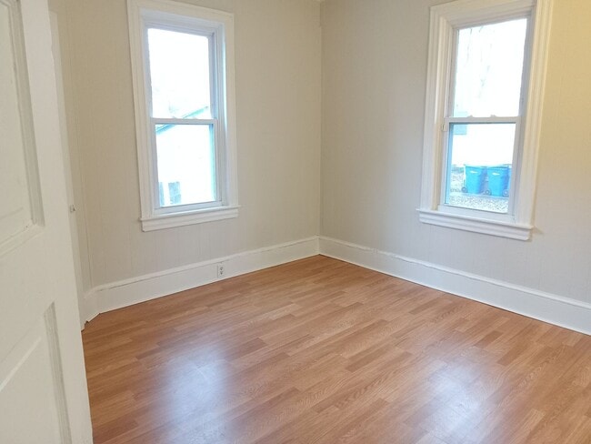 Building Photo - 2 Bedroom House in Millville NJ FOR RENT $1500