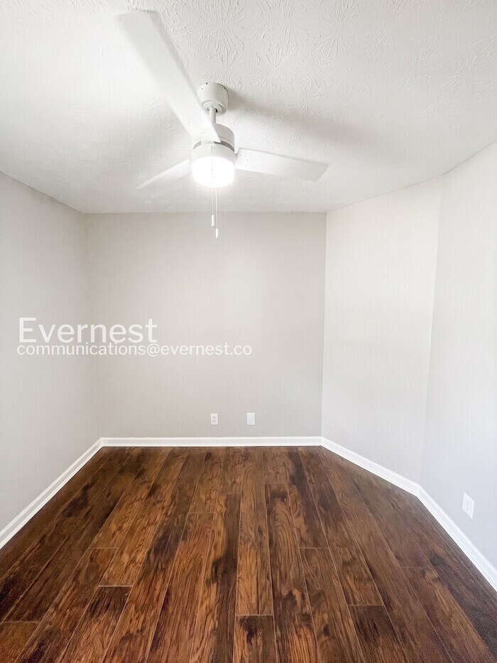 Building Photo - 636 Laramie Dr