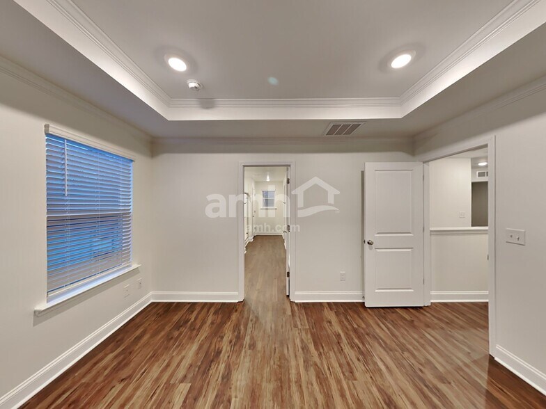 Building Photo - 576 Rivermist Dr