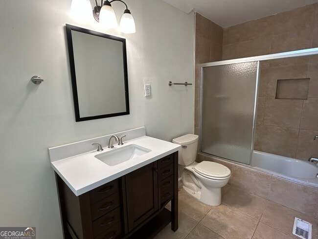 Building Photo - 745 Country Manor Way