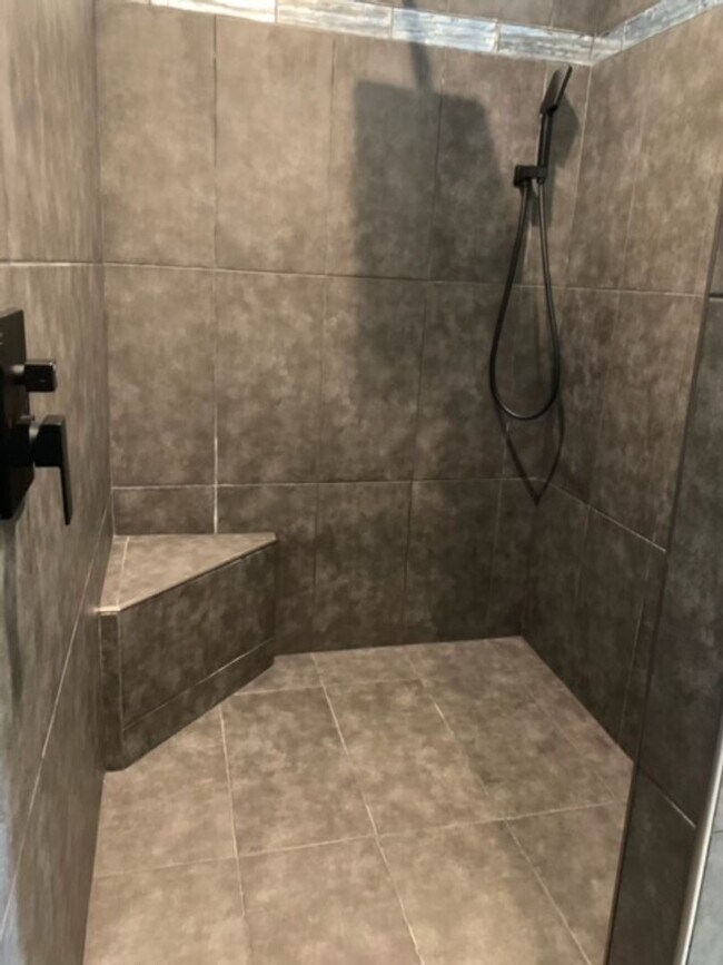 Building Photo - 3 bed/2 bath - Ready to Move In