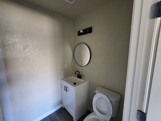Building Photo - Beautiful Remodled, 4 Bedroom Home!
