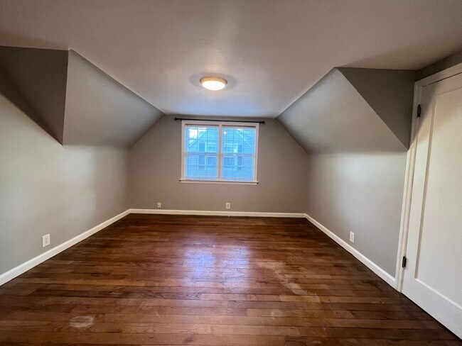 Building Photo - Recently Updated 2 Bedroom Home with Fence...