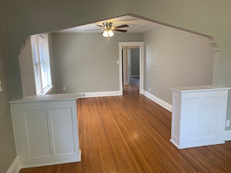 Building Photo - 4922 Holly Hills Ave
