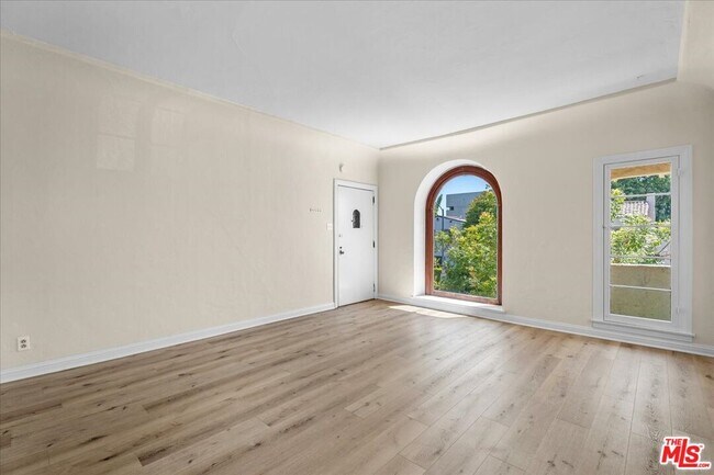 Building Photo - 429 N Gardner St