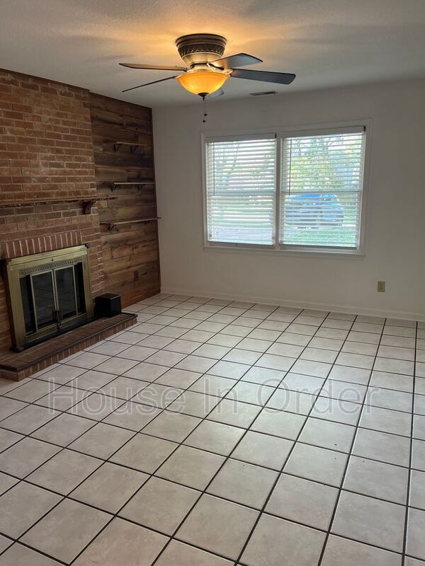 Building Photo - 217 Scottlynn Dr