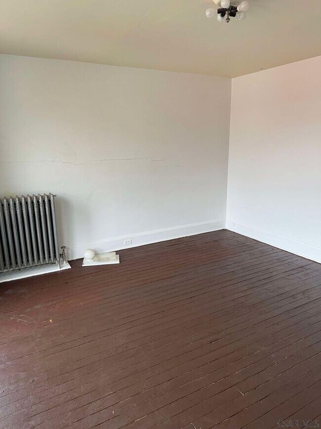 Building Photo - 86 Golde St