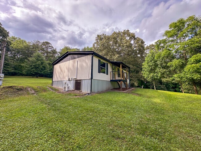 Building Photo - 788 Trails End Rd