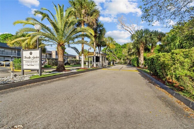 Building Photo - 7900 S Colony Cir