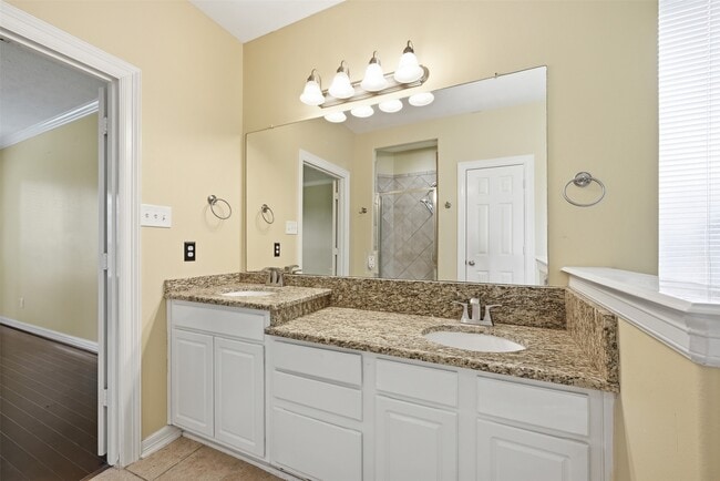 Building Photo - 25203 Oak Villa Dr