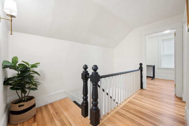 Building Photo - 34 Allen St