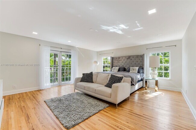 Building Photo - 140 N Hibiscus Dr