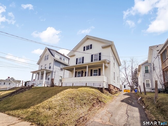 Building Photo - 31 Loveland St