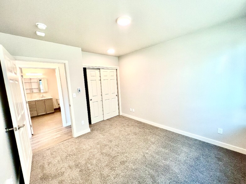 Building Photo - 2330 Yakima Ct