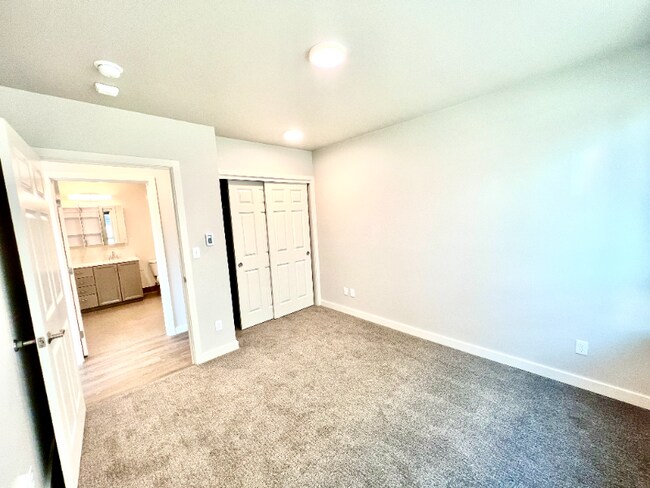 Building Photo - 2330 Yakima Ct