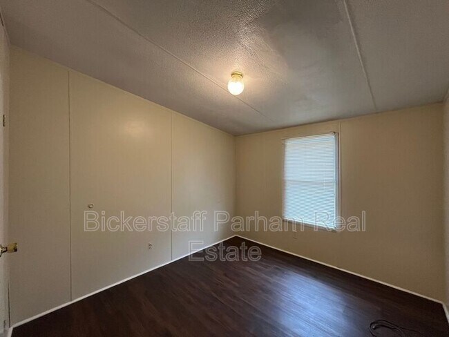 Building Photo - 16 Lake Vista Dr