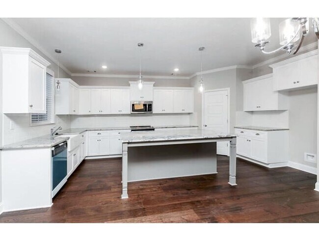 Building Photo - 210 Palisade Rdg
