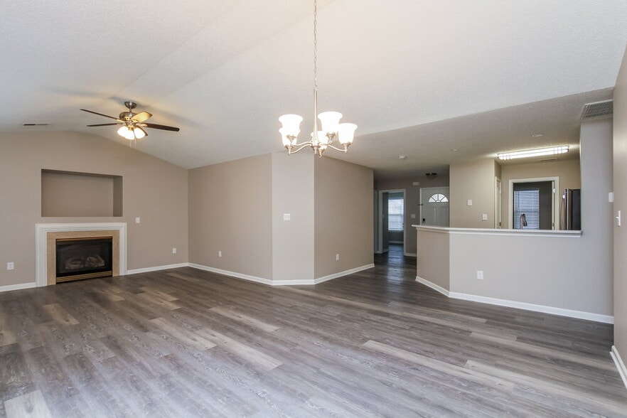 Building Photo - 135 English Hills Dr