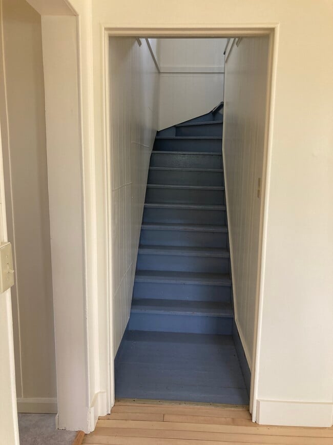 Building Photo - 110 E Hickory St