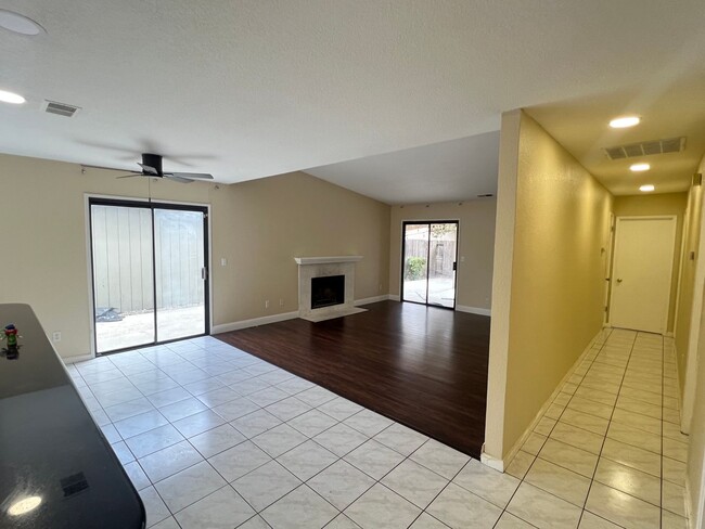 Building Photo - 3 bed 2 bath in Lincoln Village West