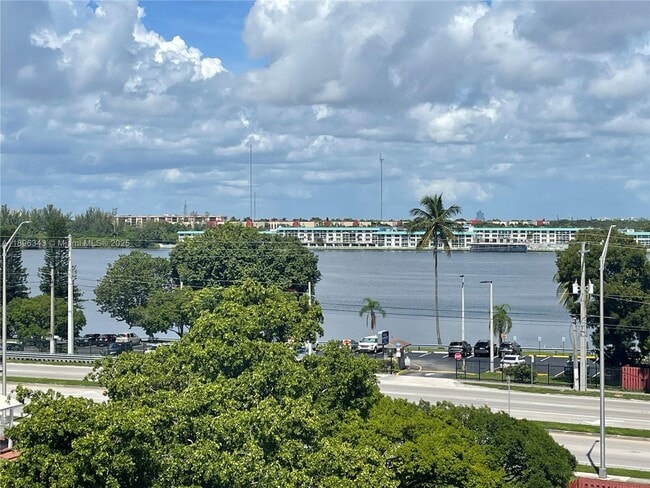 Building Photo - 1200 NE Miami Gardens Dr