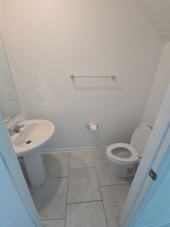 Building Photo - 4 bed 2.5 bath home built in 2024