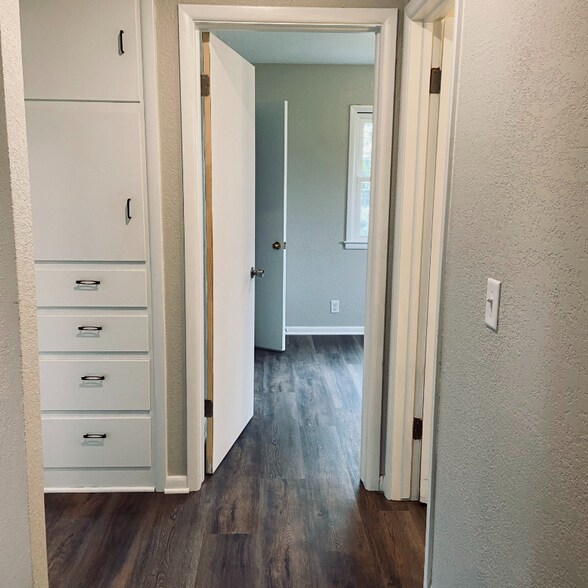 Building Photo - 1621 Crawford St