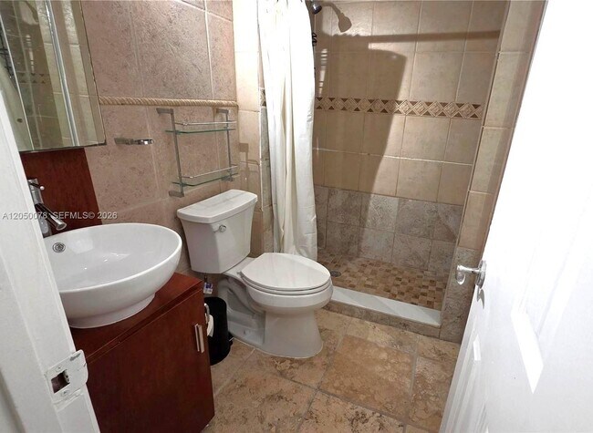 Building Photo - 1301 NE Miami Gardens Dr